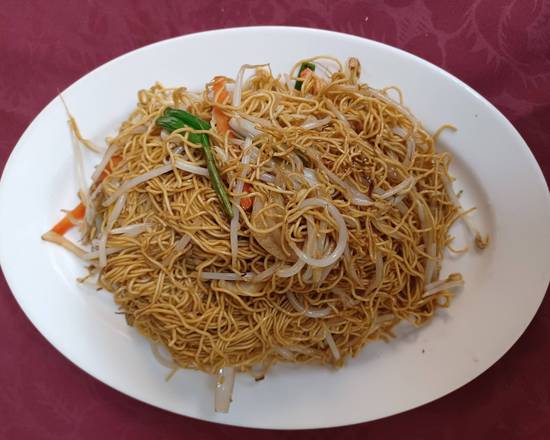 195. Golden Chow Mein Noodle with Soya Sauce (豉油皇炒麵)